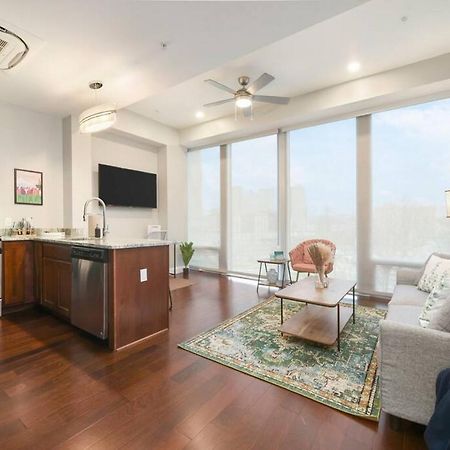 Hostwise Stays - The Washington At Chatham - Free Parking, Private Gym, Skyline Views! Pittsburgh Bagian luar foto
