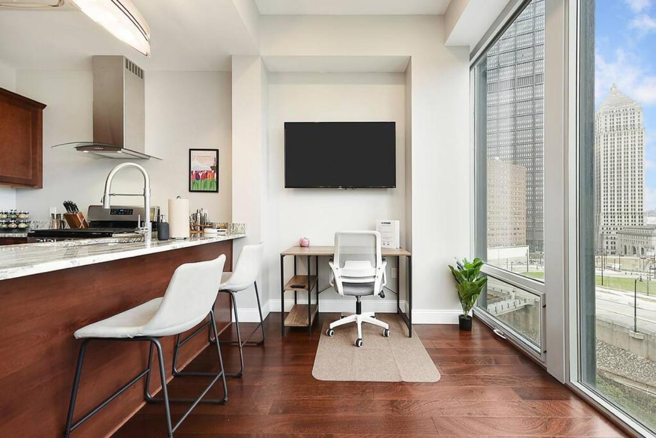 Hostwise Stays - The Washington At Chatham - Free Parking, Private Gym, Skyline Views! Pittsburgh Bagian luar foto