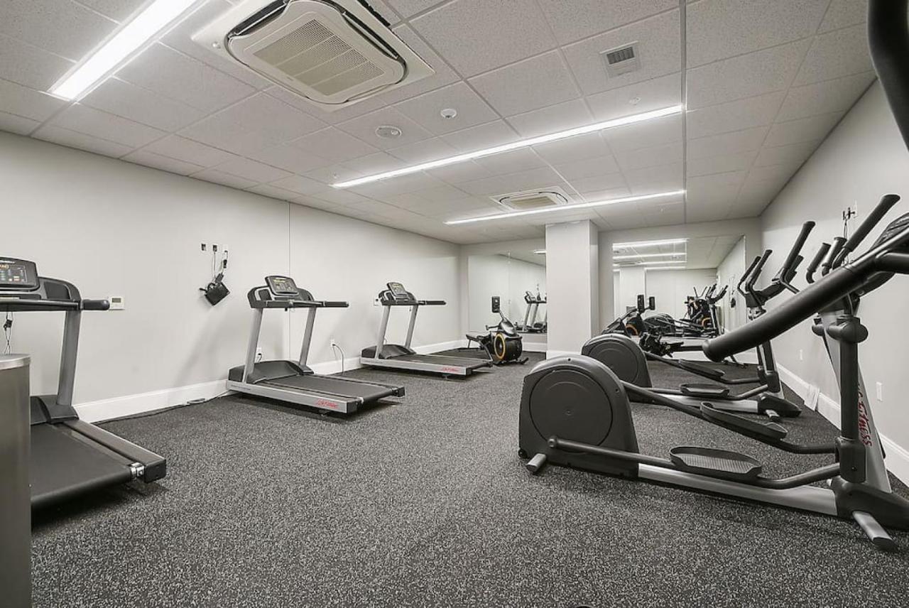 Hostwise Stays - The Washington At Chatham - Free Parking, Private Gym, Skyline Views! Pittsburgh Bagian luar foto