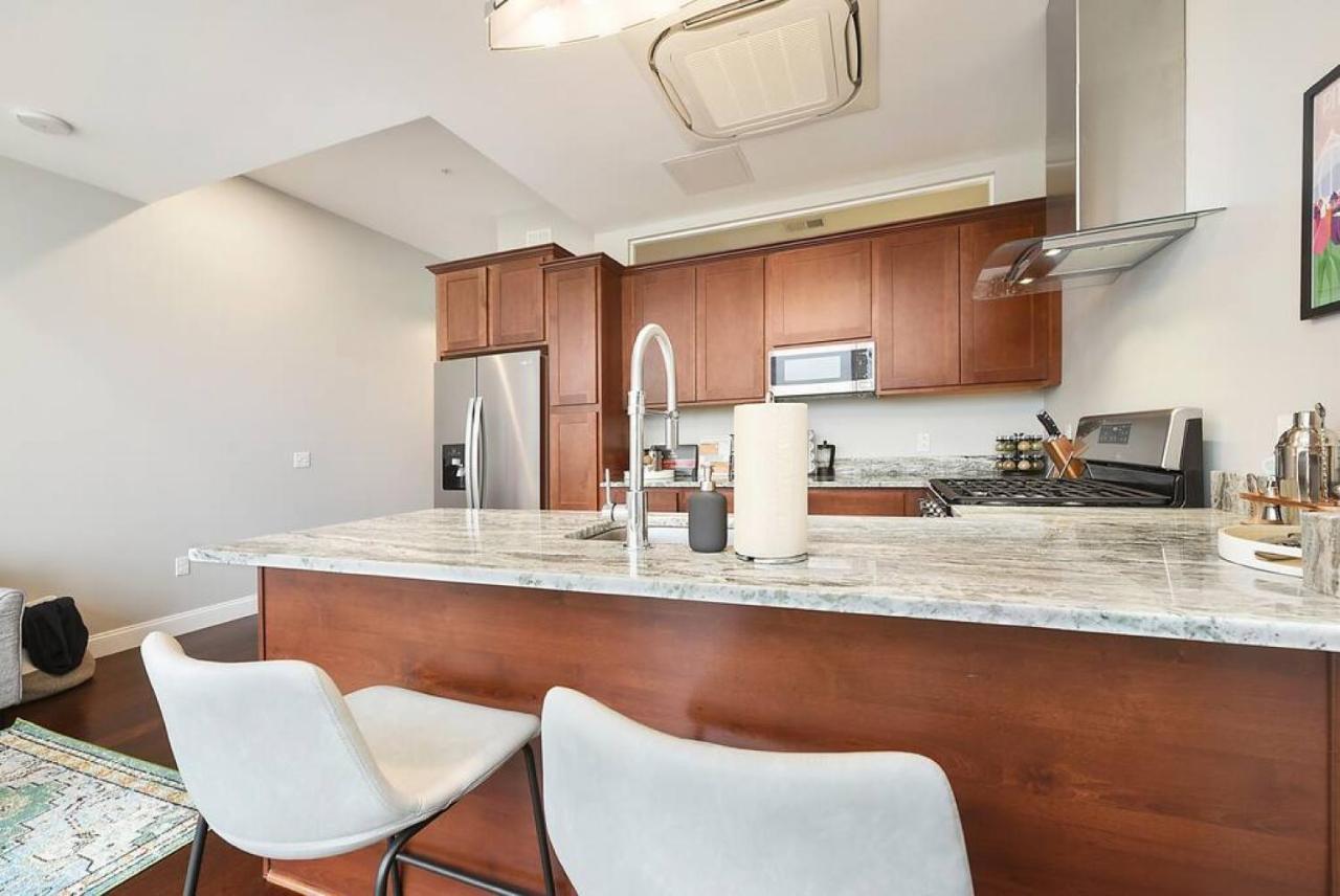 Hostwise Stays - The Washington At Chatham - Free Parking, Private Gym, Skyline Views! Pittsburgh Bagian luar foto
