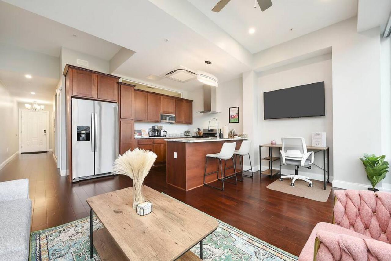 Hostwise Stays - The Washington At Chatham - Free Parking, Private Gym, Skyline Views! Pittsburgh Bagian luar foto